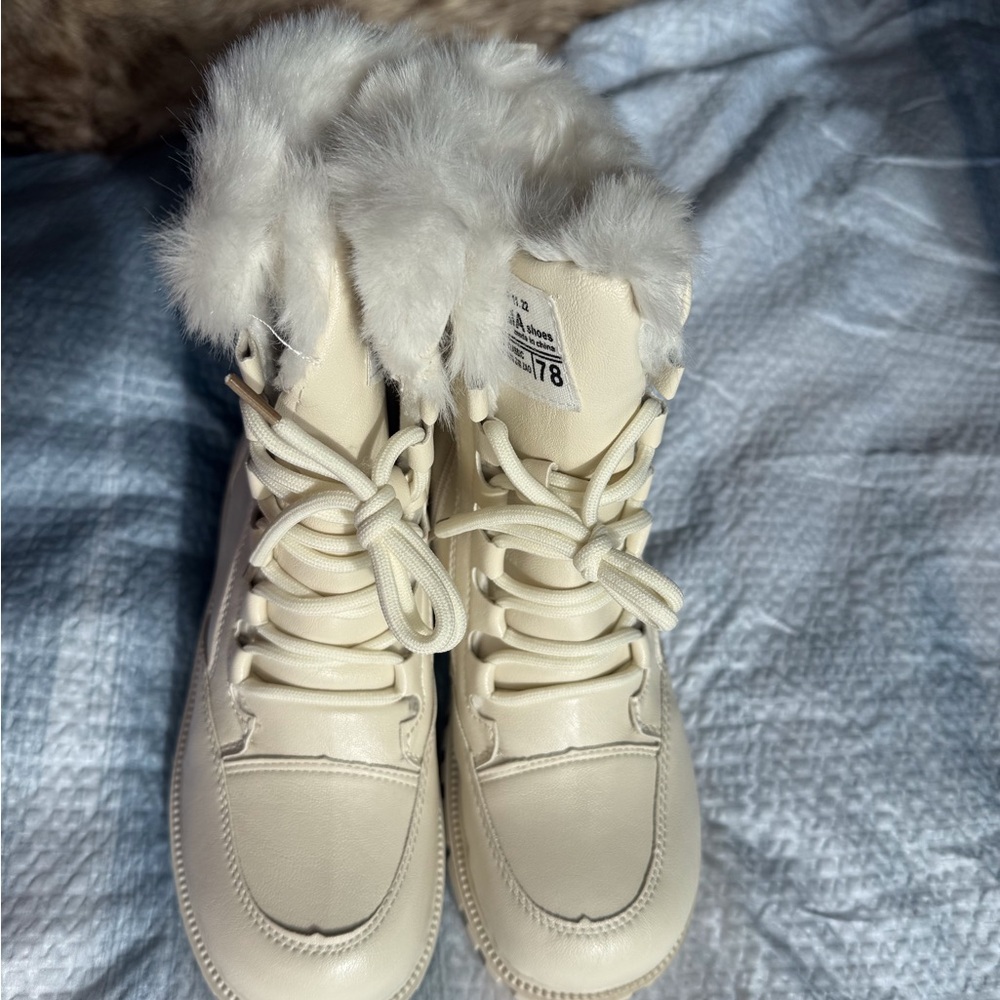 Womens Cream Pleather Faux-Fur Winter Lace-Up Boots